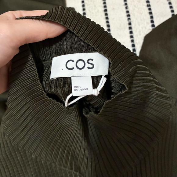 NWT. COS Open-Back Ribbed-Knit Top. NEW - Picture 8 of 9